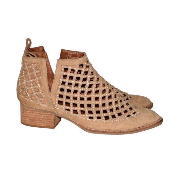 JEFFREY CAMPBELL $230 Taggart Ankle Bootie Beige Suede Cutout Size 8.5 - Picture 2 of 6